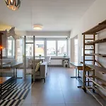 Modern Apartment With Free Parking